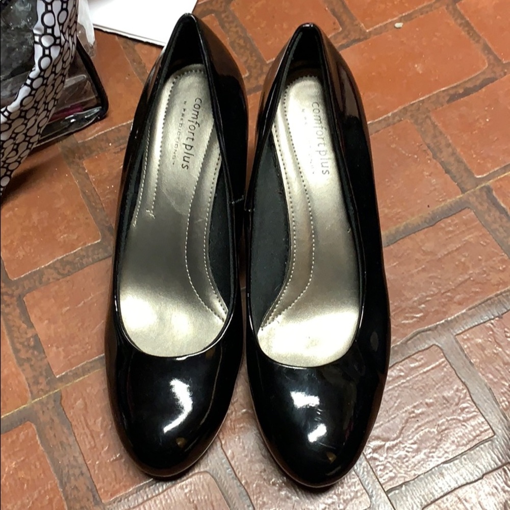 Black patent leather shoes, size 8